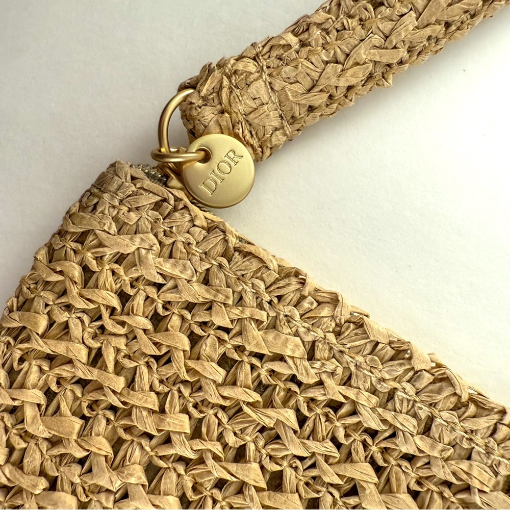 Dior Solar Limited-Edition Summer Raffia Pouch - Picture 4 of 8